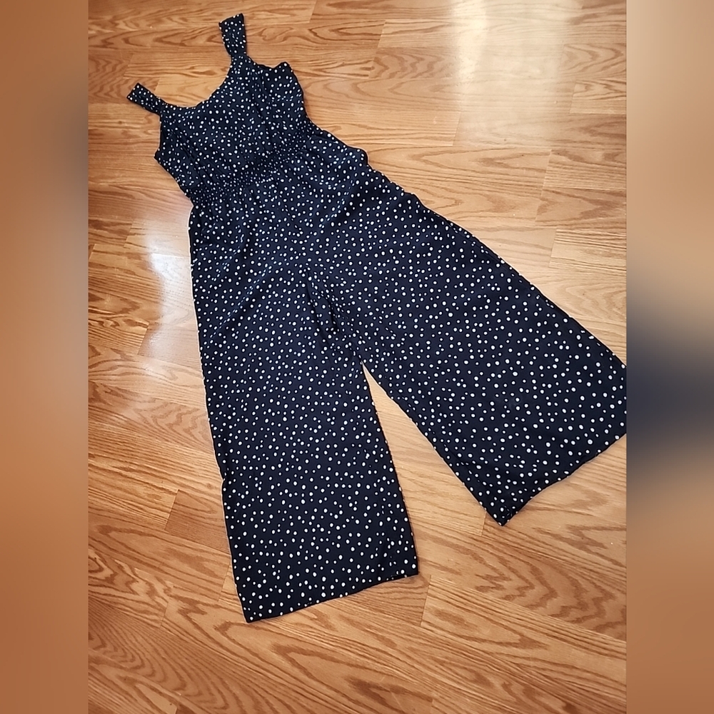 Loft pant romper with‎ 2 pockets an elastic waist size 6